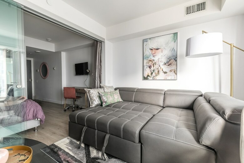 Simply Comfort Charming Yorkville Condos
