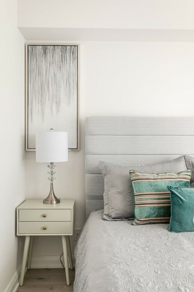 Simply Comfort Charming Yorkville Condos