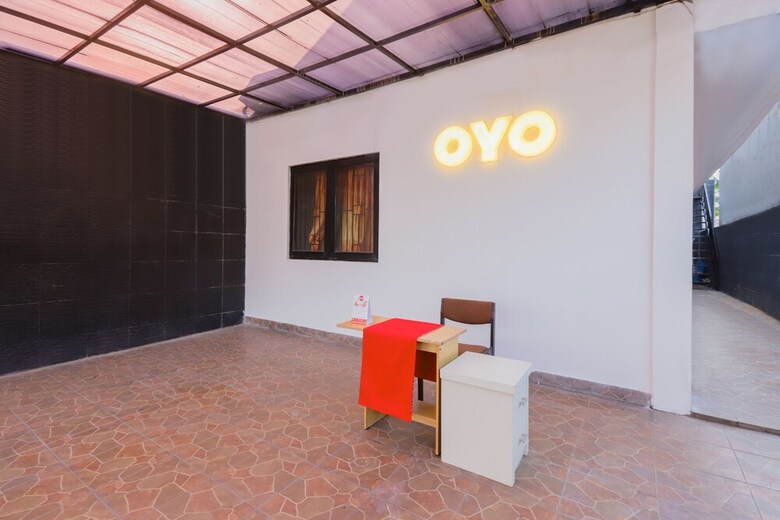 Hotel Oyo 442 Koen Hanare