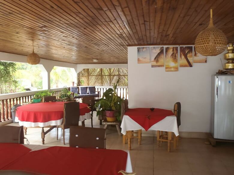 Hotel Auberge Chez Laurette Morombe
