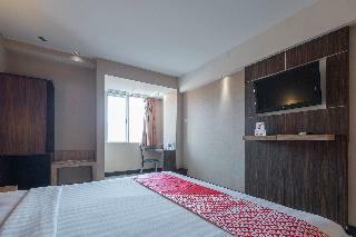 Oyo 1081 Allson City Hotel Makassar