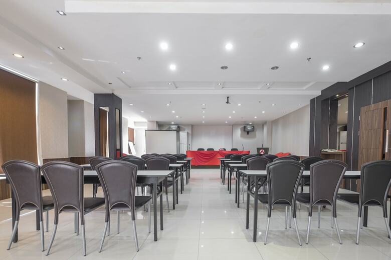 Oyo 1081 Allson City Hotel Makassar