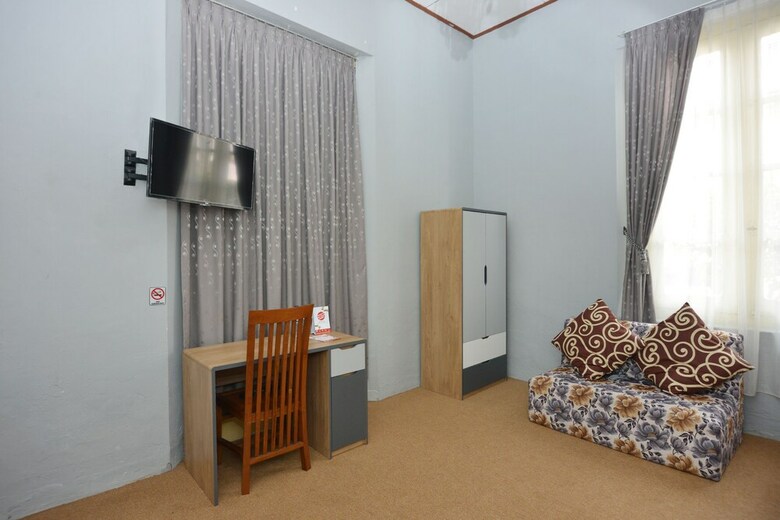 Hostal Oyo 1303 Golden Inn 2