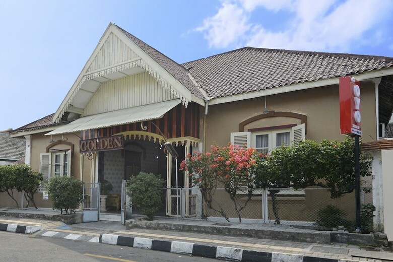 Hostal Oyo 1303 Golden Inn 2