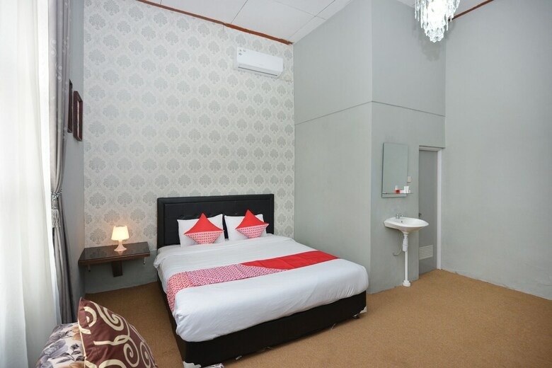 Hostal Oyo 1303 Golden Inn 2