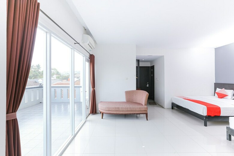 Capital O 1246 Hotel Grand Pacific