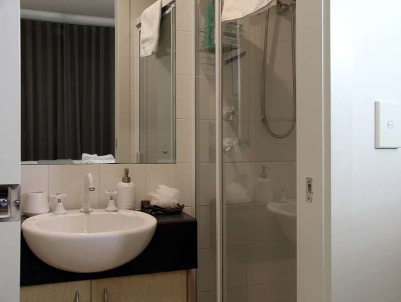 Adelaide Central Apartment - 3br, 2bath & Carpark