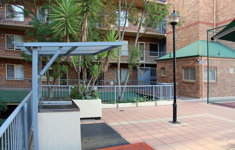 Adelaide Central Apartment - 3br, 2bath & Carpark