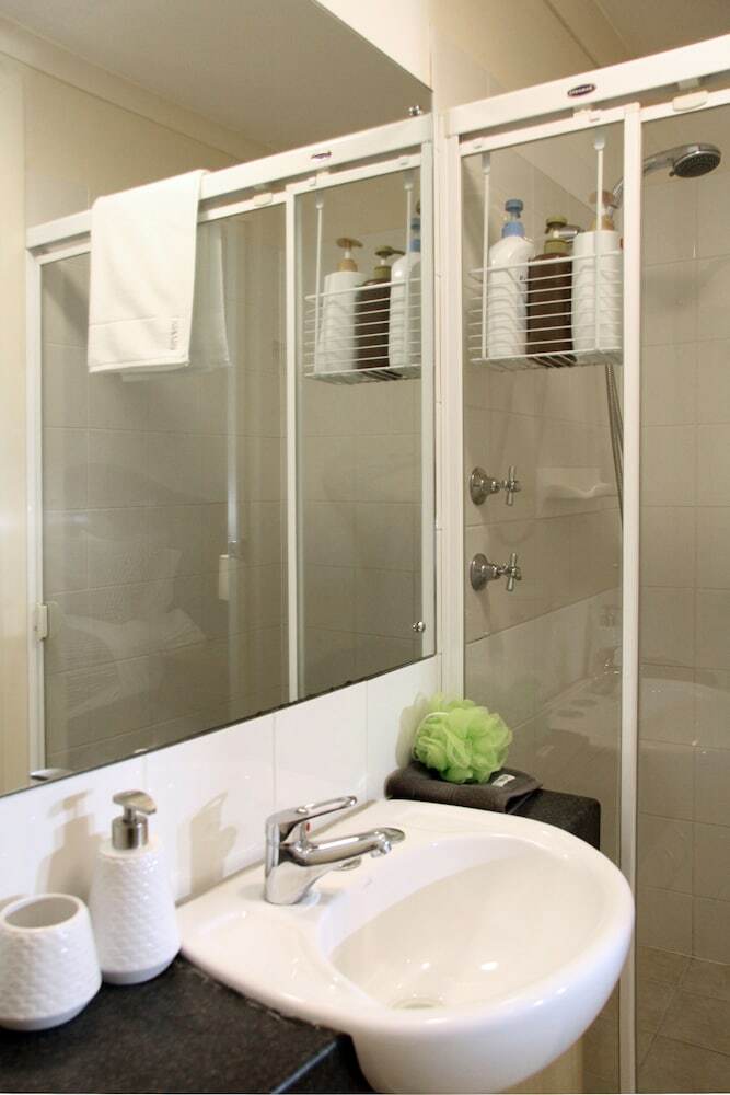 Adelaide Central Apartment - 3br, 2bath & Carpark