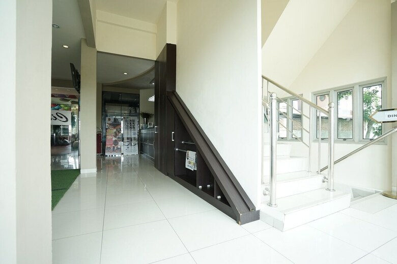 Hostal Oyo 1328 Hotel City