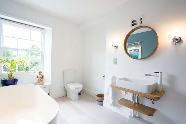 Clovelly House