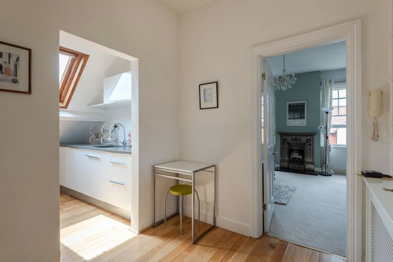 Bright 2br Home In Wimbledon, 4 Guests!