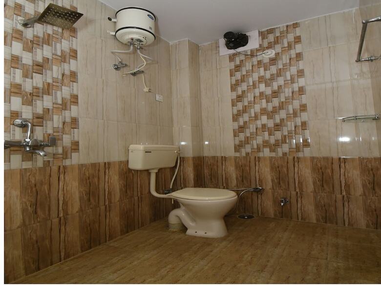 Hotel Oyo 38412 Kavya International