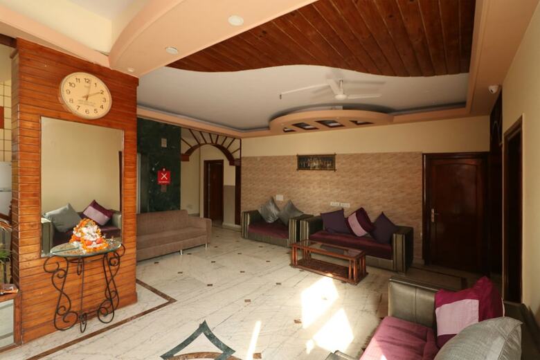 Hotel Oyo 26811 Birdhouse Residency