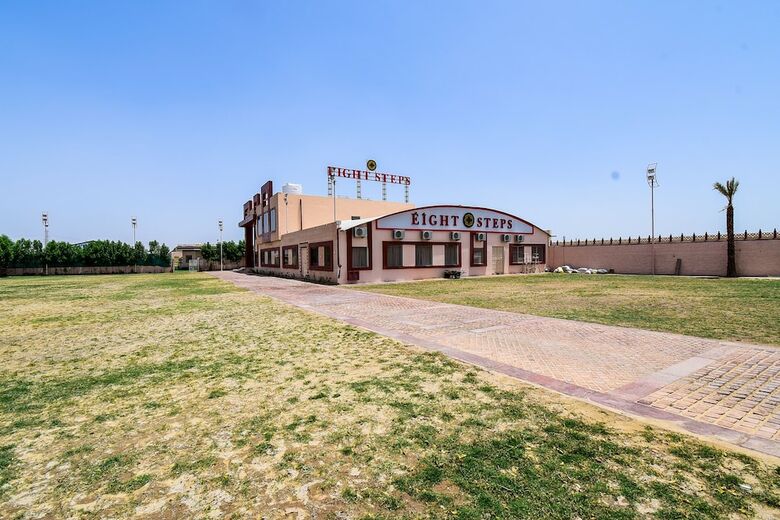 Hotel Capital O 38804 Eight Steps Resort