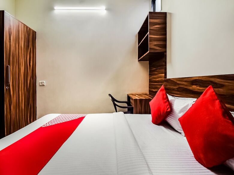 Hotel Oyo 30911 Eleven 43 Suites