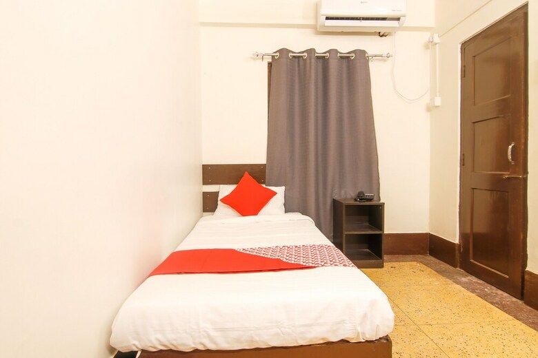 Hotel Oyo 22421 Indiraj