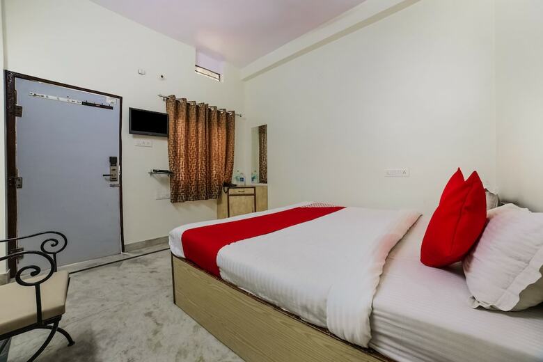 Oyo 30231 Hotel Anshu