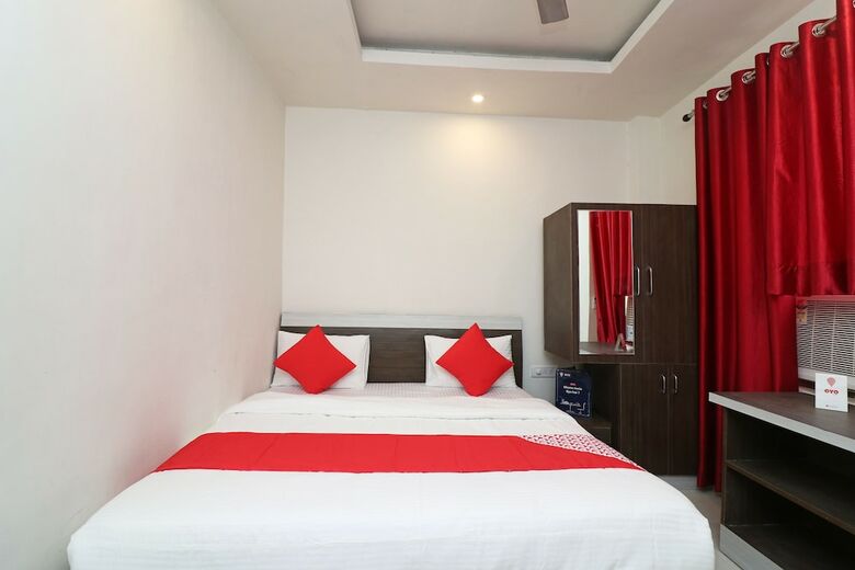 Hotel Oyo 18848 Paradise Inn