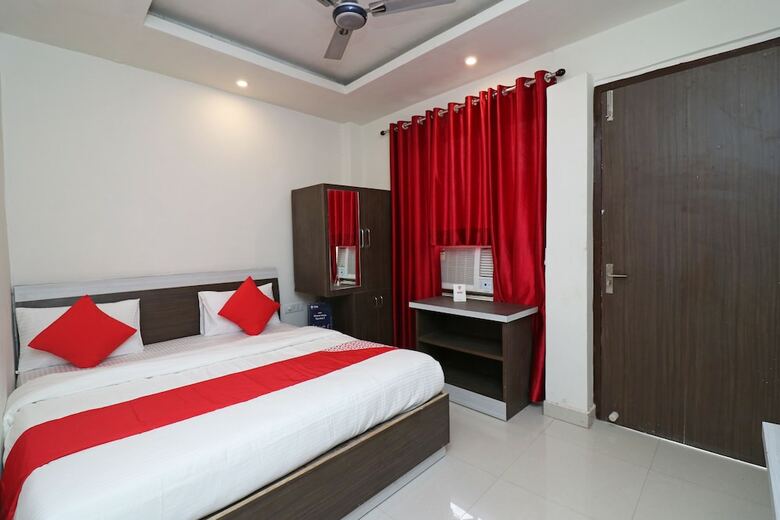 Hotel Oyo 18848 Paradise Inn