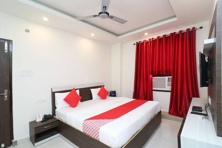 Hotel Oyo 18848 Paradise Inn