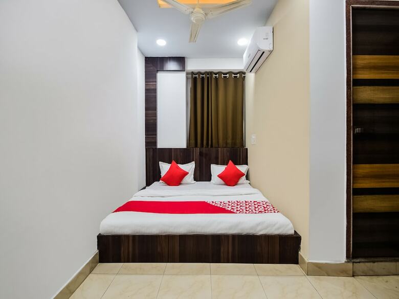 Hotel Oyo 29111 Tak International
