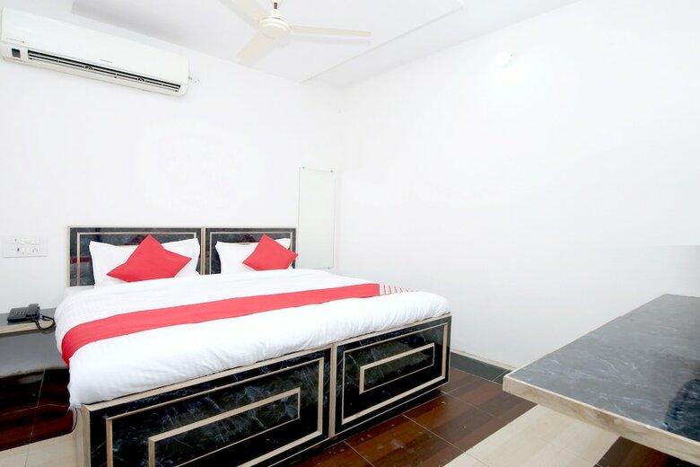 Oyo 26738 Hotel Supreet