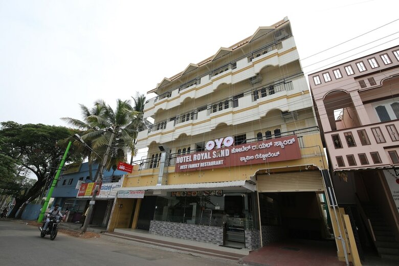 Hotel Oyo 28093 Royal Sand
