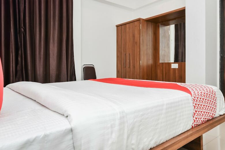 Hotel Oyo 30317 The Address