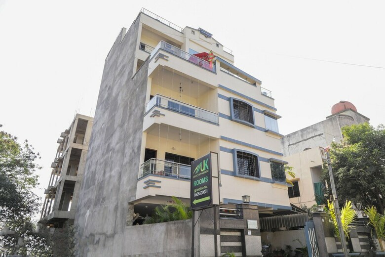 Hotel Oyo 28089 Uk Service Apartment