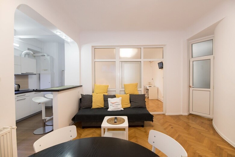 Apartment Batistei Near Old Town