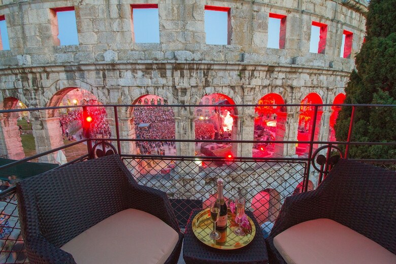 Apartamentos Arena & Seaview Luxurious Residence