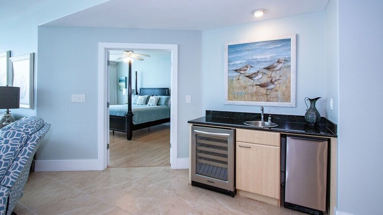 Private Balcony With Sweeping Views - Unit Crc0604