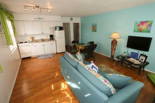 5583 Estero Blvd Iguana Mama's Beach House