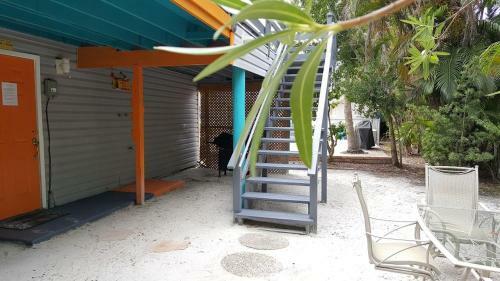5583 Estero Blvd Iguana Mama's Beach House
