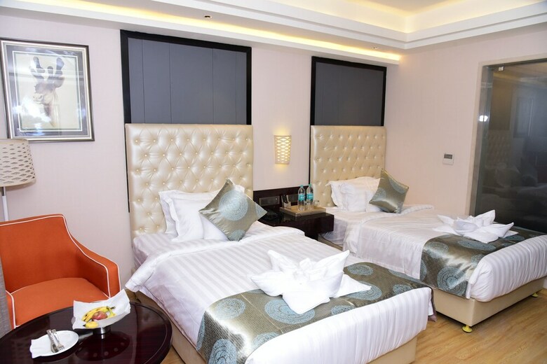 Hotel Om Clarks Inn Raebareli