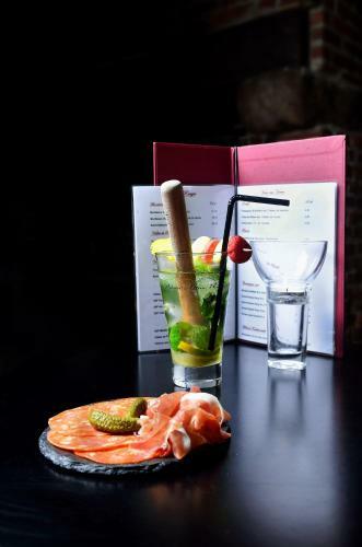 Hotel Les Hauts De Montreuil / Le Patio