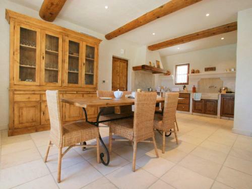 Holiday Home Mas de Cailletier Chateaurenard