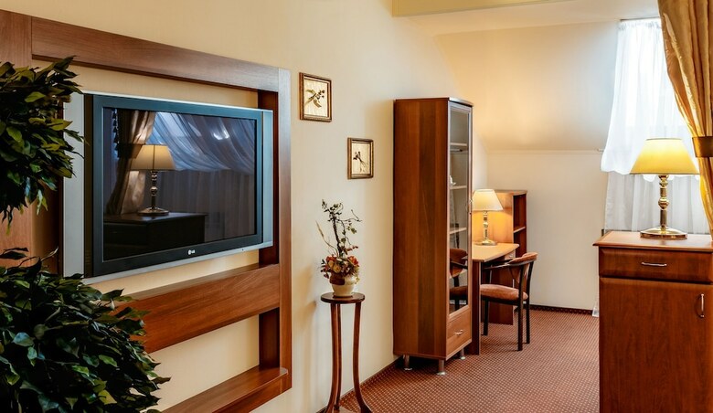 Hotel Cronwell Nika Center