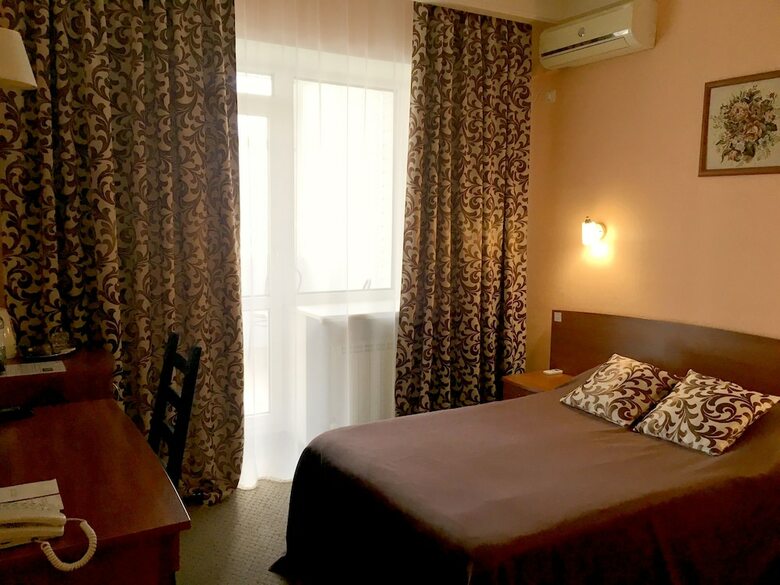 Hotel Cronwell Nika Center
