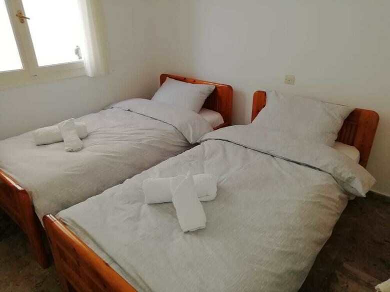 Spacious 3 Bedroom 5bed Apartment - Adults Only