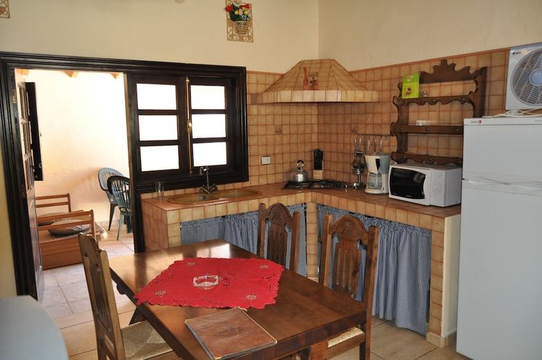 Aparthotel Finca Tom�s Y Puri