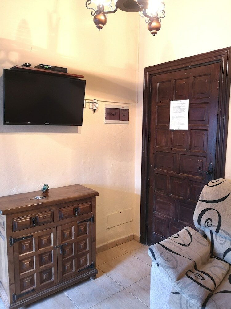 Aparthotel Finca Tom�s Y Puri