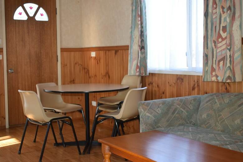 Hotel Bega Caravan Park