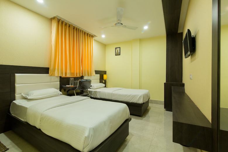 Hotel L N International