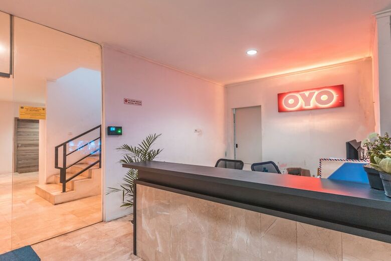 Hotel Oyo 1491 Sandang Residence