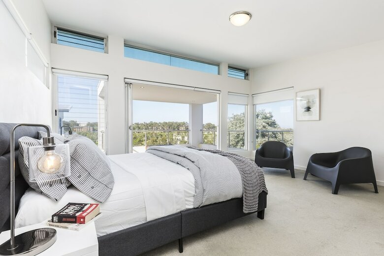 Sydney Seaside Contemporary Executive Living