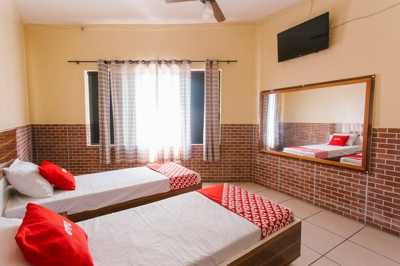 Oyo Hotel Green Mau�