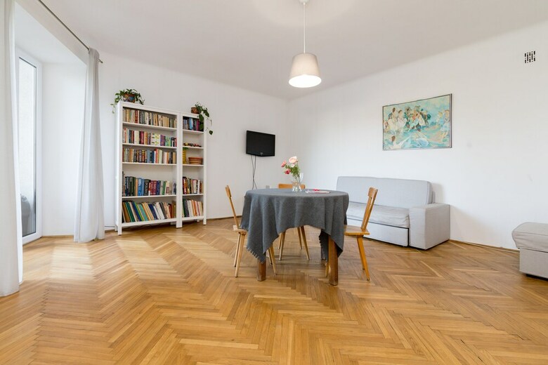 Royal Route Apartment For 10 People