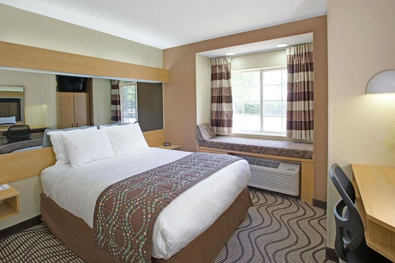 Hotel Microtel Inn By Wyndham Charlotte/university Place
